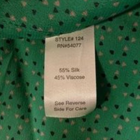 CAbi #124 Printed Business Blouse in Kelly Green - Picture 5 of 16
